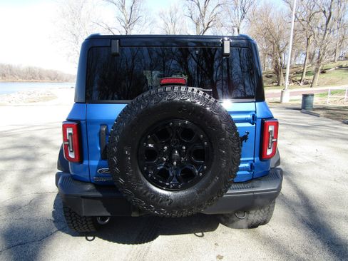 Used 2025 Ford Bronco Badlands image 3