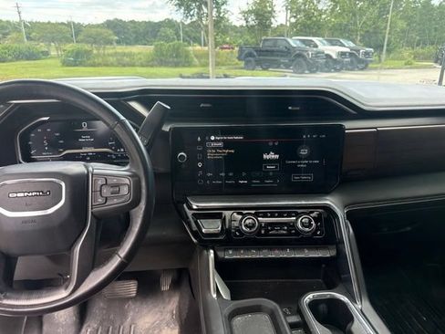 Used 2024 GMC Sierra 2500 Denali Ultimate AWD/4WD image 12