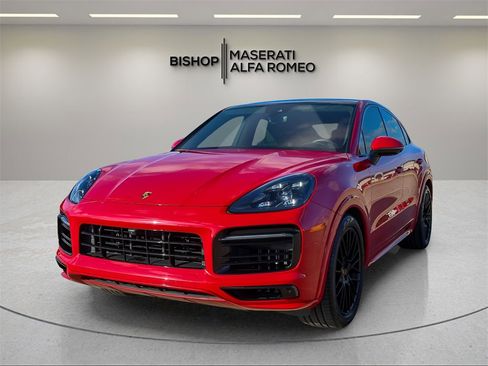 Used 2023 Porsche Cayenne GTS image 3