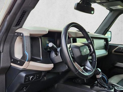 Certified 2022 Ford Bronco Wildtrak image 11