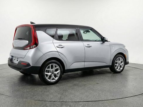 Used 2025 Kia Soul LX w/ LX Technology Package image 9