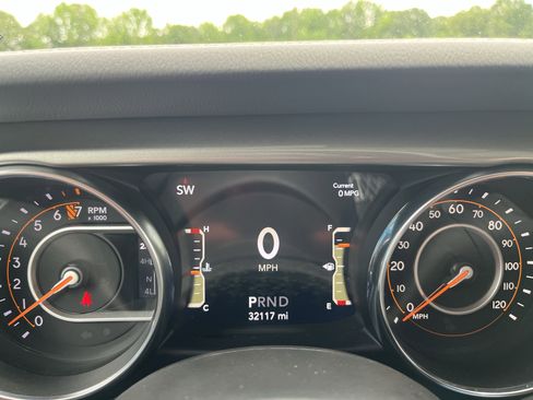 Used 2021 Jeep Wrangler Unlimited Sahara AWD/4WD image 11