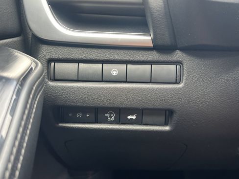 Used 2025 Nissan Rogue SV AWD/4WD image 12