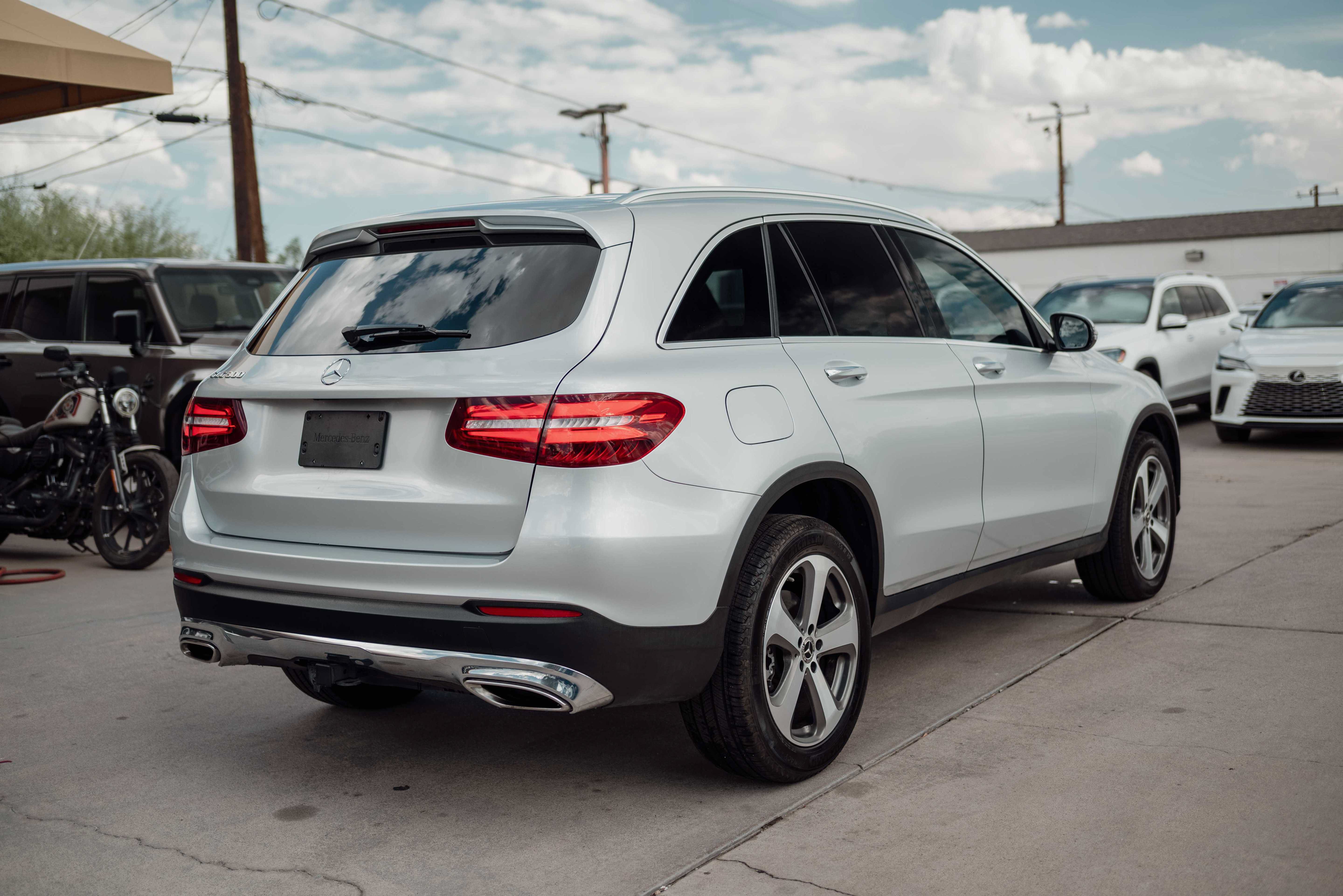 Used 2017 Mercedes-Benz GLC 300 w/ Premium 2 Package image 3