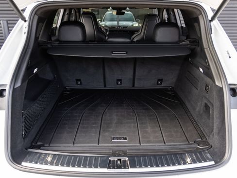 Certified 2025 Porsche Cayenne GTS AWD/4WD image 40