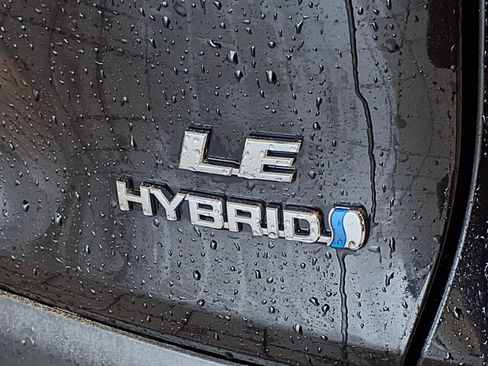 Used 2022 Toyota RAV4 LE AWD/4WD image 2
