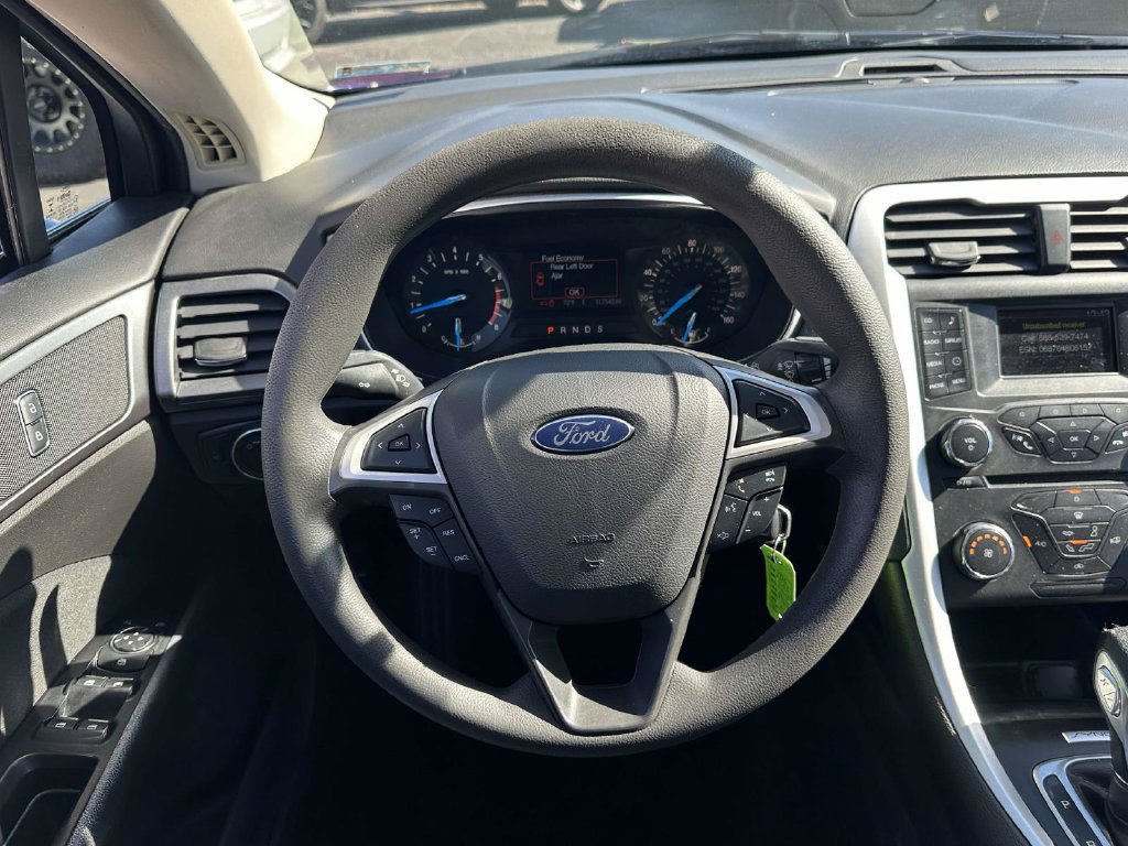 Used 2016 Ford Fusion SE FWD image 15