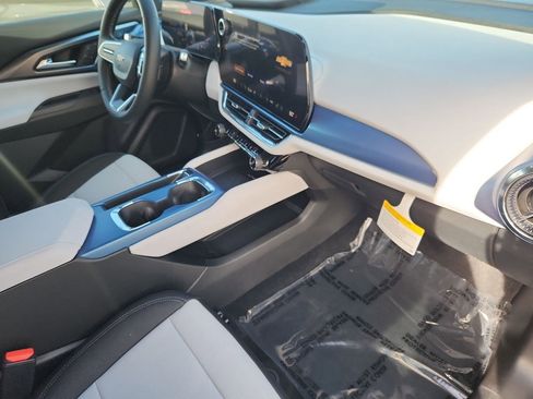 New 2026 Chevrolet Equinox EV LT image 32