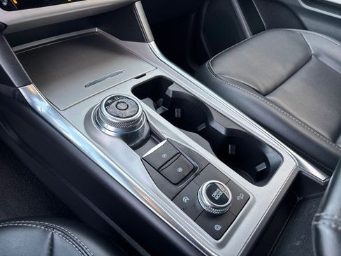 Used 2024 Ford Explorer XLT w/ Equipment Group 202A image 22