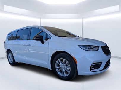 New 2026 Chrysler Pacifica Select