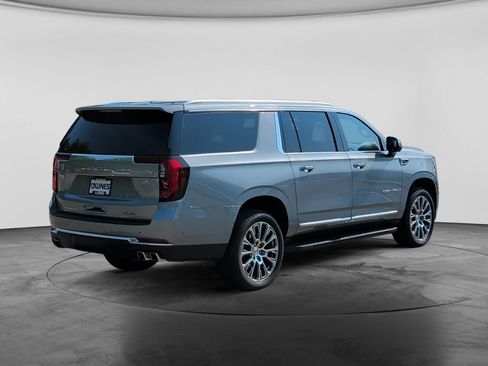 Used 2025 GMC Yukon XL Denali AWD/4WD image 7
