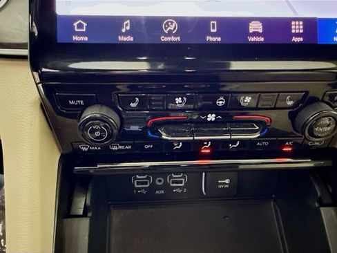 Used 2025 Jeep Grand Cherokee Limited w/ Luxury Tech Group II AWD/4WD image 20