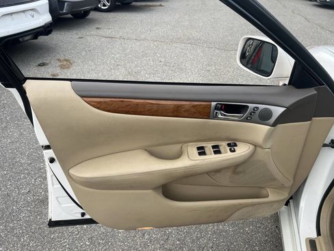 Used 2005 Lexus ES 330 image 19