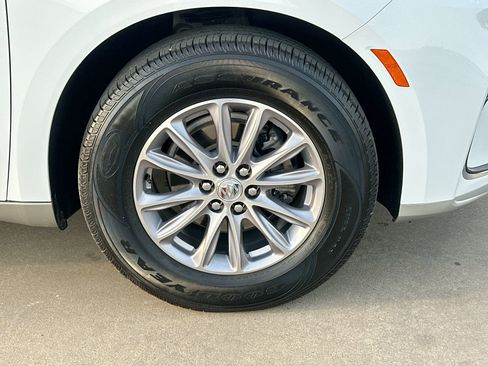 Used 2024 Buick Enclave Premium image 10
