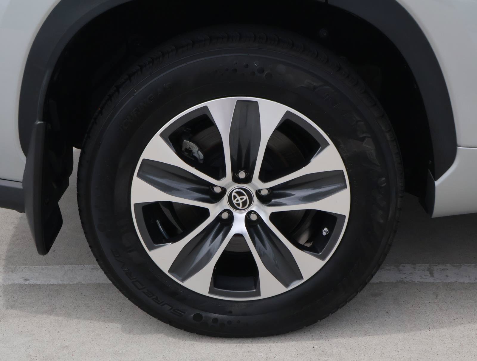 Used 2023 Toyota Highlander XLE FWD image 8