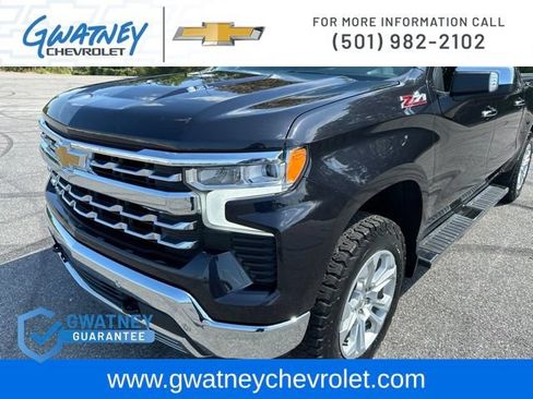 Used 2022 Chevrolet Silverado 1500 LTZ w/ Z71 Off-Road Package AWD/4WD image 15