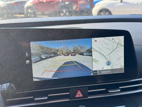 Used 2025 Hyundai Elantra Limited image 21