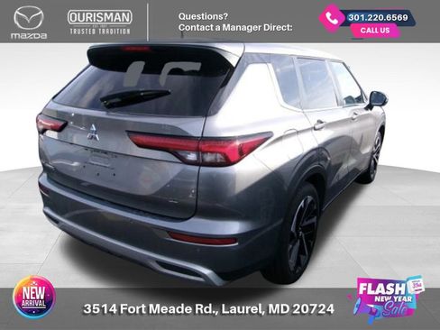 Used 2024 Mitsubishi Outlander SE image 2