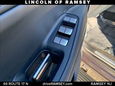 Used 2025 Lincoln Navigator Reserve w/ Jet Appearance Package image 14