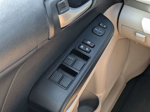 Used 2013 Toyota Camry LE FWD image 18