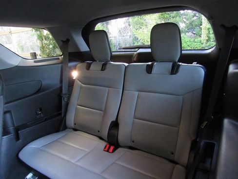 Used 2021 Ford Explorer XLT w/ Equipment Group 202A image 18