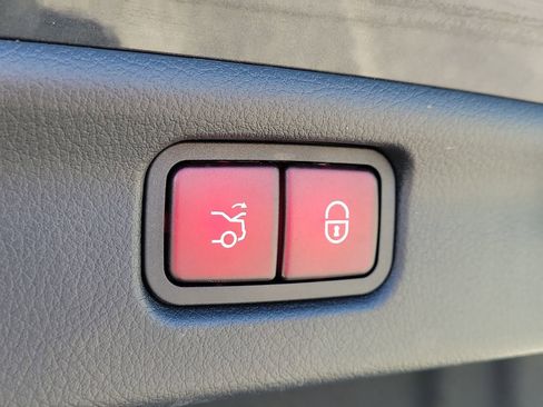 Used 2023 Mercedes-Benz C 300 Sedan image 9