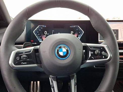 Certified 2025 BMW i5 xDrive40 w/ M Sport Package image 22