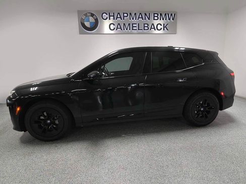 Used 2024 BMW iX xDrive50 w/ Premium Package AWD/4WD image 3