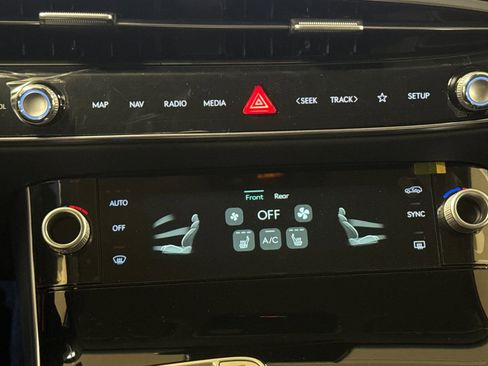 New 2026 Genesis GV70 2.5T AWD/4WD image 21