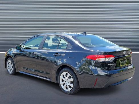 Used 2022 Toyota Corolla LE FWD image 4