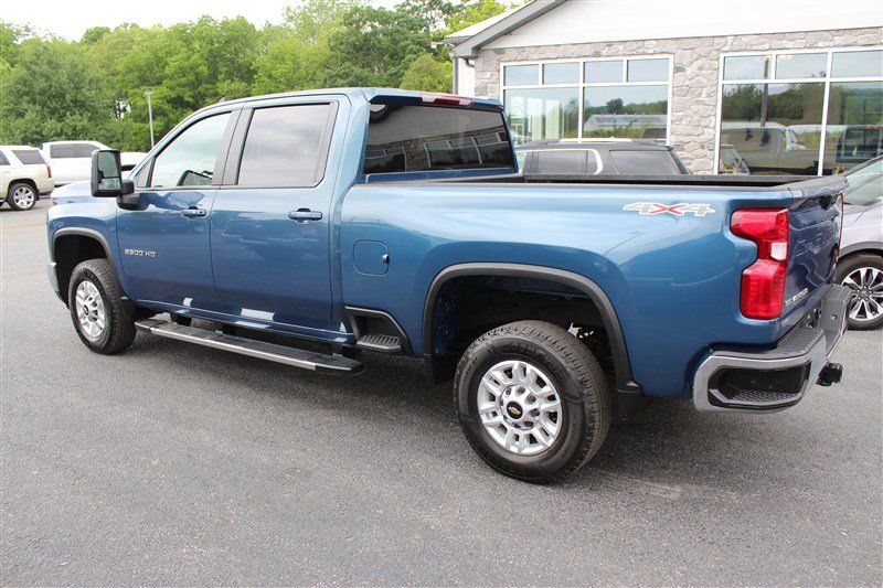 Used 2025 Chevrolet Silverado 2500 LT w/ Convenience Package AWD/4WD image 3