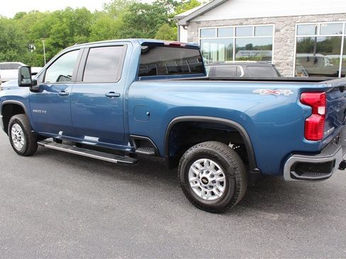 Used 2025 Chevrolet Silverado 2500 LT w/ Convenience Package AWD/4WD image 3