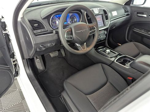 Used 2023 Chrysler 300 Touring image 11