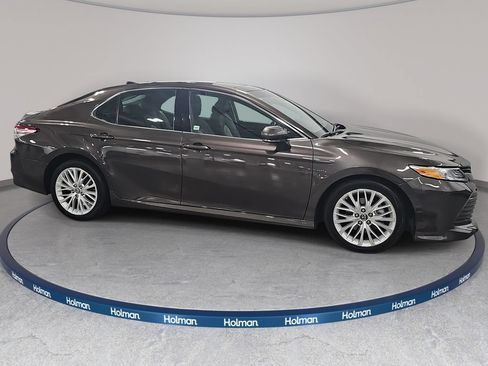 Used 2018 Toyota Camry XLE w/ Driver Assist Package FWD image 5