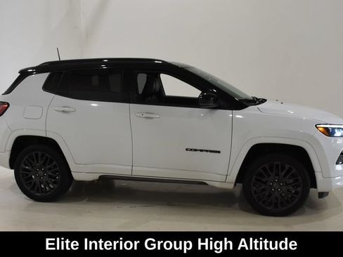 Used 2023 Jeep Compass High Altitude AWD/4WD image 3
