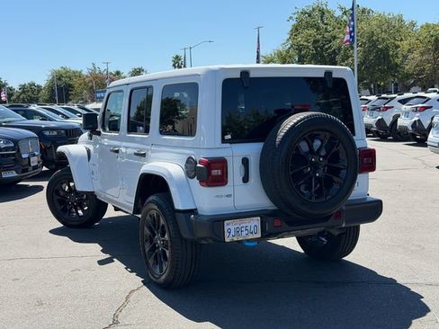 Used 2024 Jeep Wrangler Unlimited Sahara AWD/4WD image 10