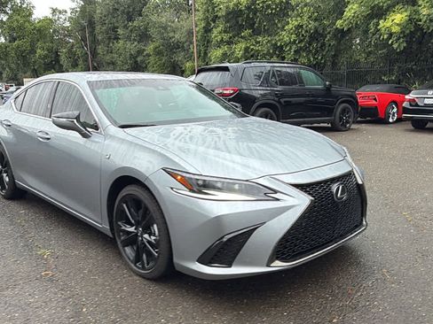 Used 2025 Lexus ES 350 F Sport w/ Accessory Package (Z2) FWD image 3