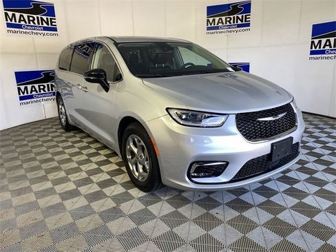 Used 2024 Chrysler Pacifica Limited image 1