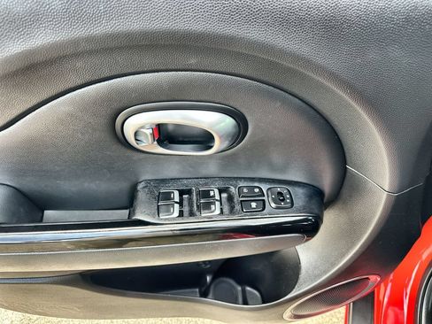 Used 2018 Kia Soul ! FWD image 22