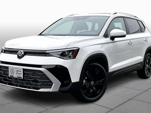 New 2026 Volkswagen Taos SE FWD image 1
