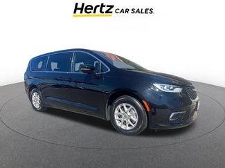 Used 2025 Chrysler Pacifica Select video 1