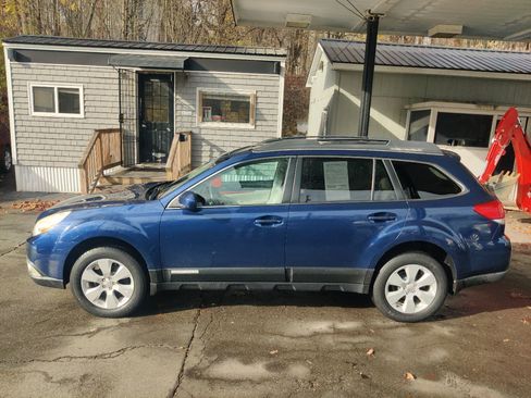 Used 2011 Subaru Outback 2.5i Limited image 3