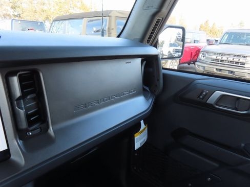 New 2025 Ford Bronco 4-Door image 12