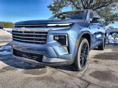 New 2026 Chevrolet Traverse LT w/ Driver Confidence Package image 4