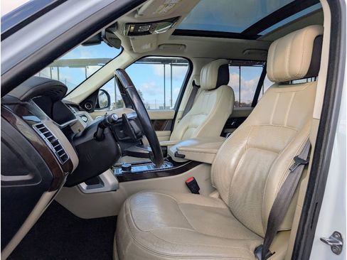 Used 2019 Land Rover Range Rover HSE image 14