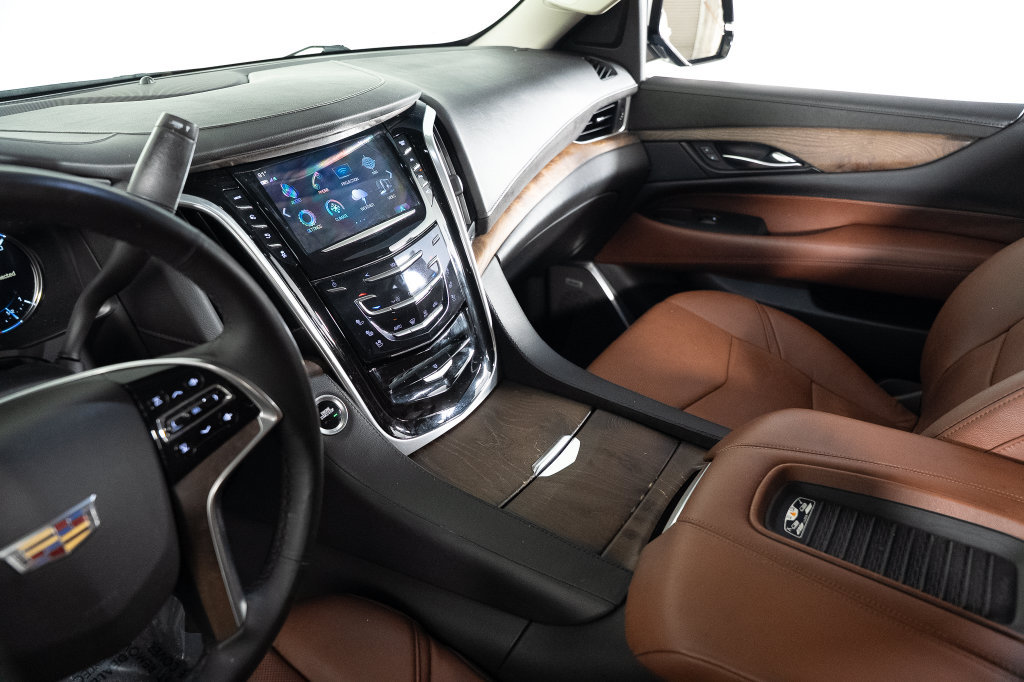 Used 2020 Cadillac Escalade Premium Luxury RWD image 26