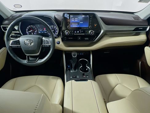 Used 2022 Toyota Highlander XLE image 30