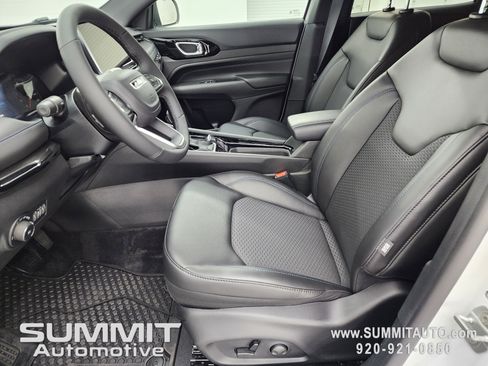 New 2026 Jeep Compass Latitude AWD/4WD image 8