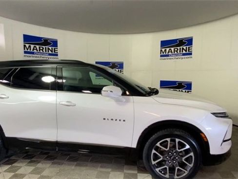 Certified 2023 Chevrolet Blazer RS w/ Enhanced Convenience Package image 3