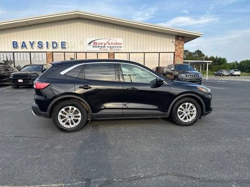 Used 2020 Ford Escape SE FWD image 2